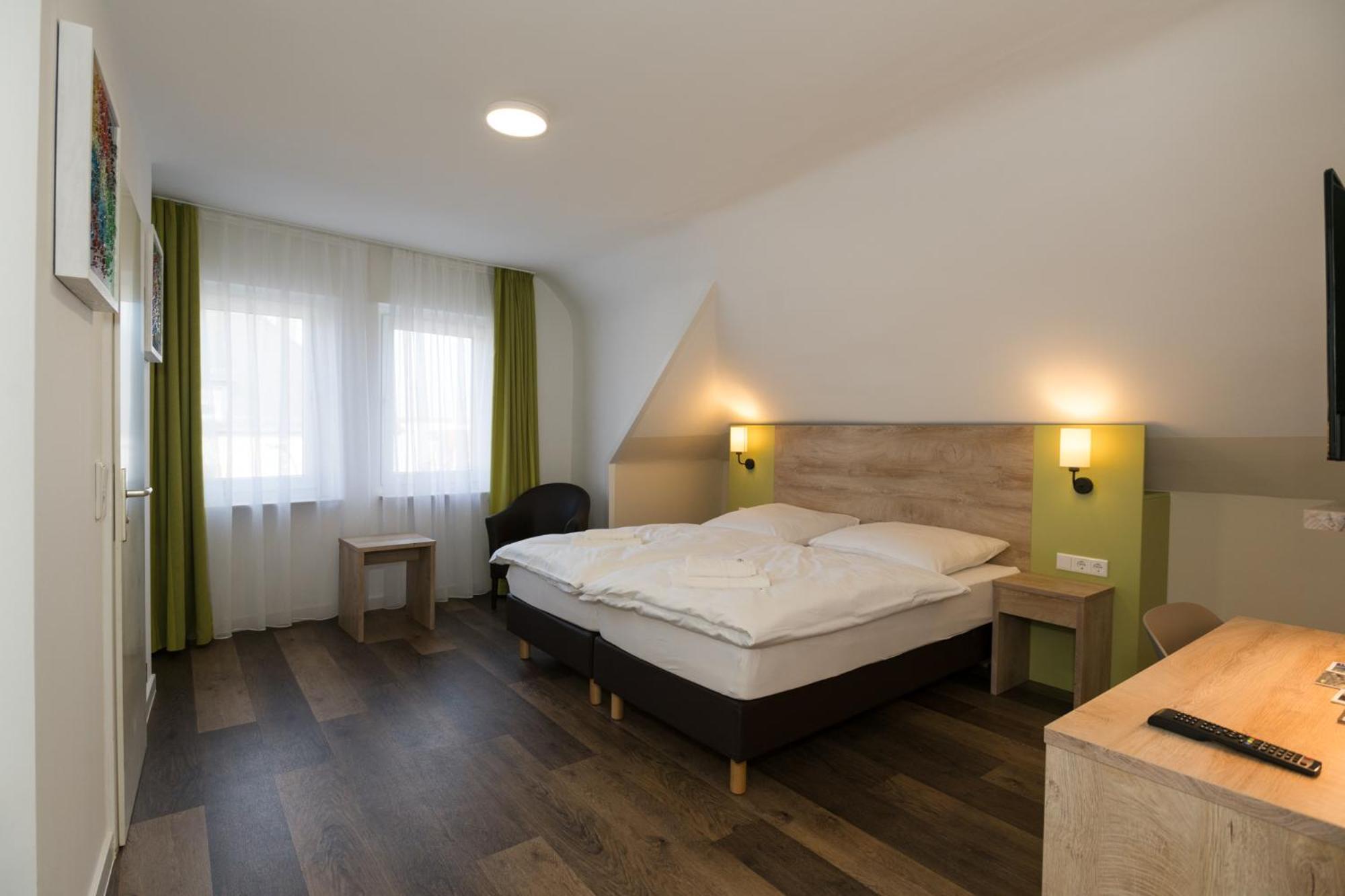 Roca Restaurant Und Hotel Bommersheim Exteriér fotografie