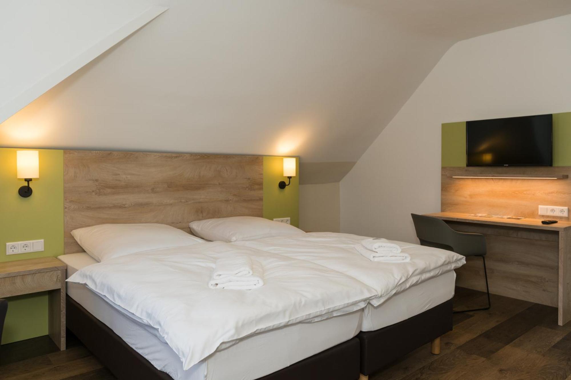 Roca Restaurant Und Hotel Bommersheim Exteriér fotografie